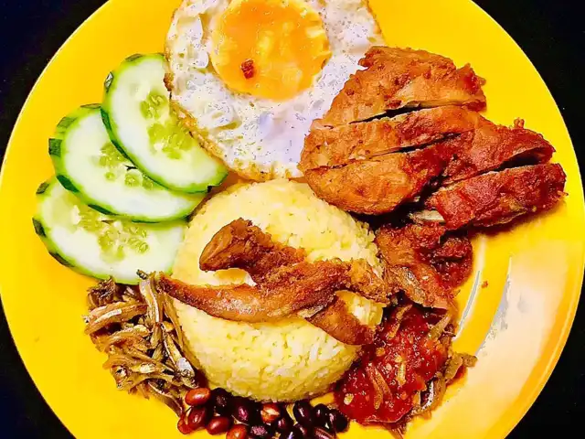Nasi Ayam / Ayam Penyet @ Papa Food Court