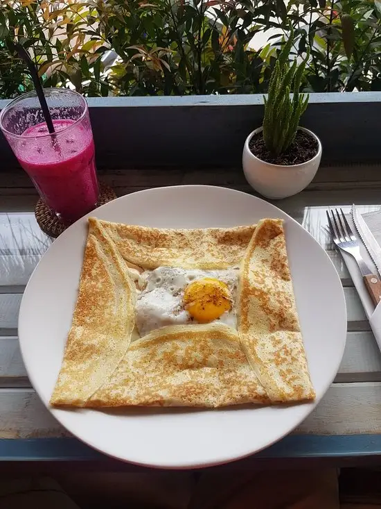 Gambar Makanan Hungry Surfer Crepes Eatery and Juices 5