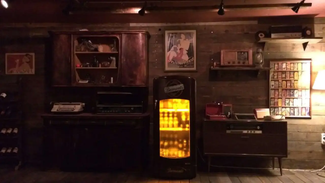 Record Cafe & Bar
