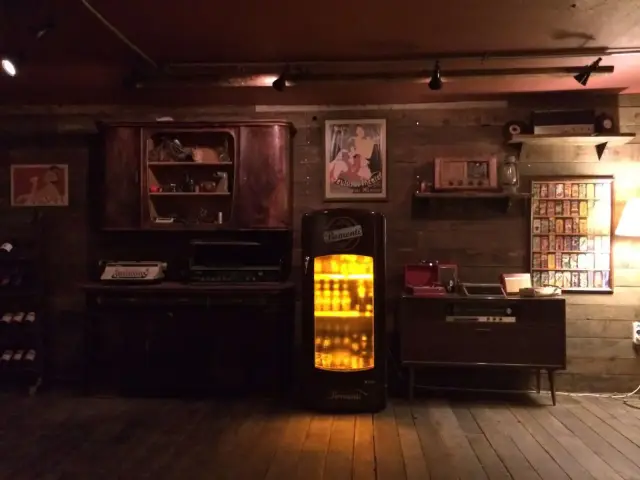 Record Cafe & Bar