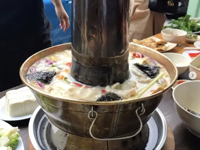 Yi Bing Qing Fish Head Steamboat Food Photo 1