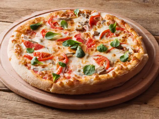 Online Pizza'nin yemek ve ambiyans fotoğrafları 1