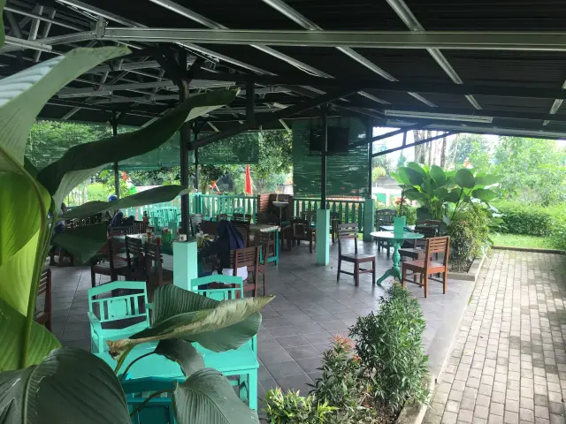 Gambar Makanan Saung Papatong - Puri Saras Garden Hotel 3