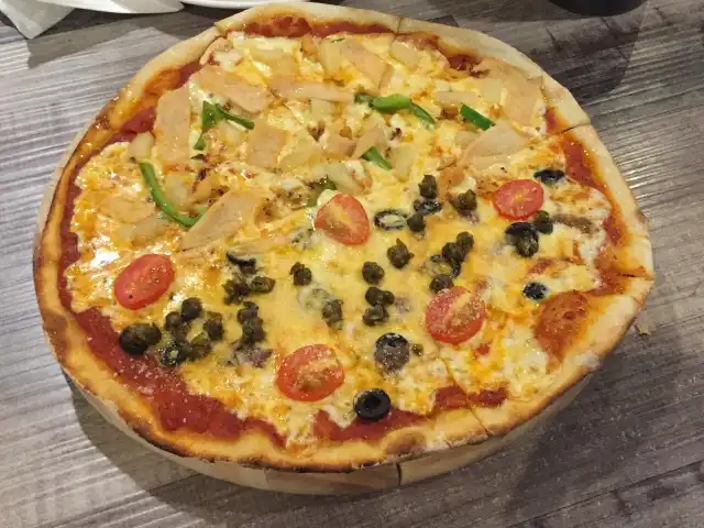 Fino Piza Food Photo 2