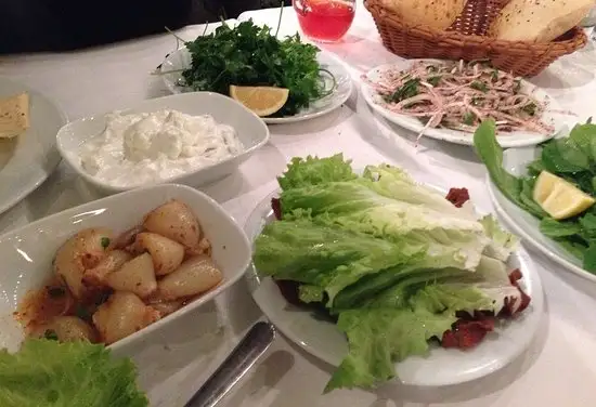 Adana Dostlar Kebapçısı'nin yemek ve ambiyans fotoğrafları 1