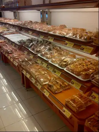 Gambar Makanan Swiss Deli Bakery 13