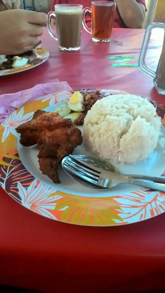 Nasi Lemak Antarabangsa Bandar Tasik Puteri Rawang Selangor.