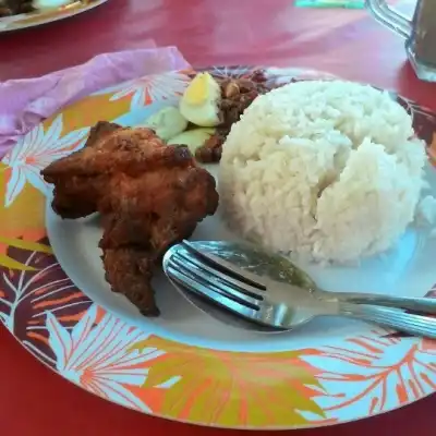 Nasi Lemak Antarabangsa Bandar Tasik Puteri Rawang Selangor.