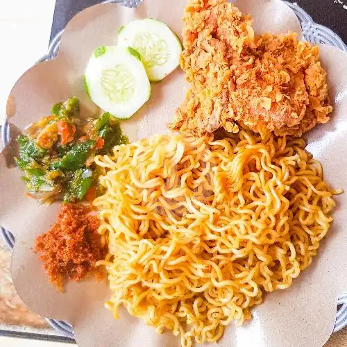 Gambar Makanan Golden Chicken, Demang Lebar Daun 15