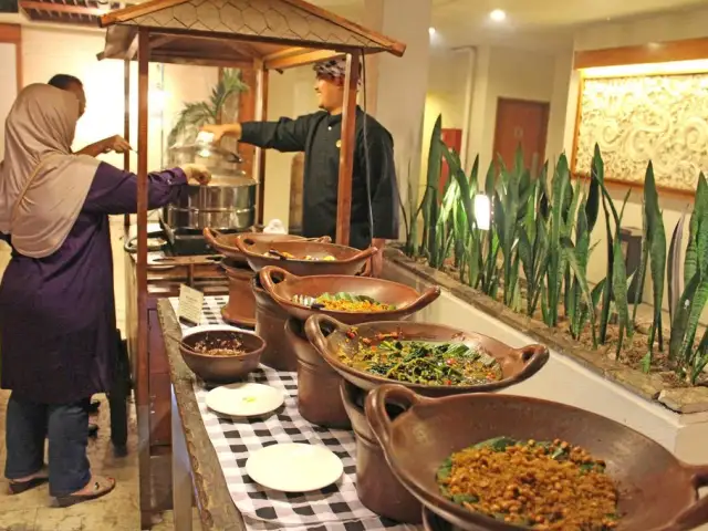Gambar Makanan Swarga Loka The Garden Restaurant 11