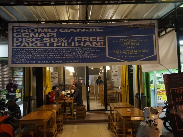 Gambar Makanan Ruang Eatery & Coffee 13