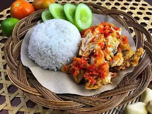 Warkop Dan Ayam Geprek Dua Putry