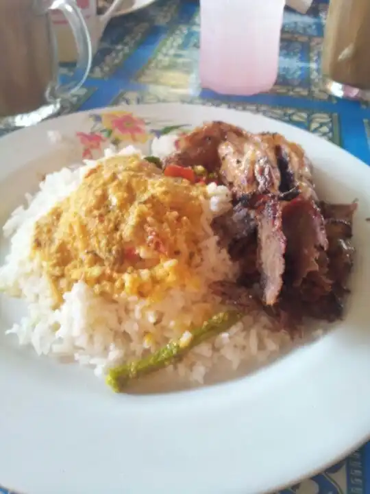 Nasi kerabu daging bakar/ayam bakar