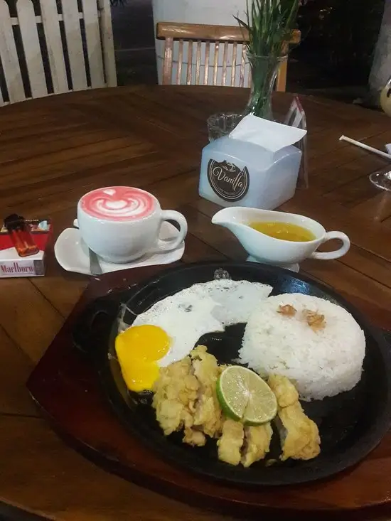 Vanilla Cafe & Sushi