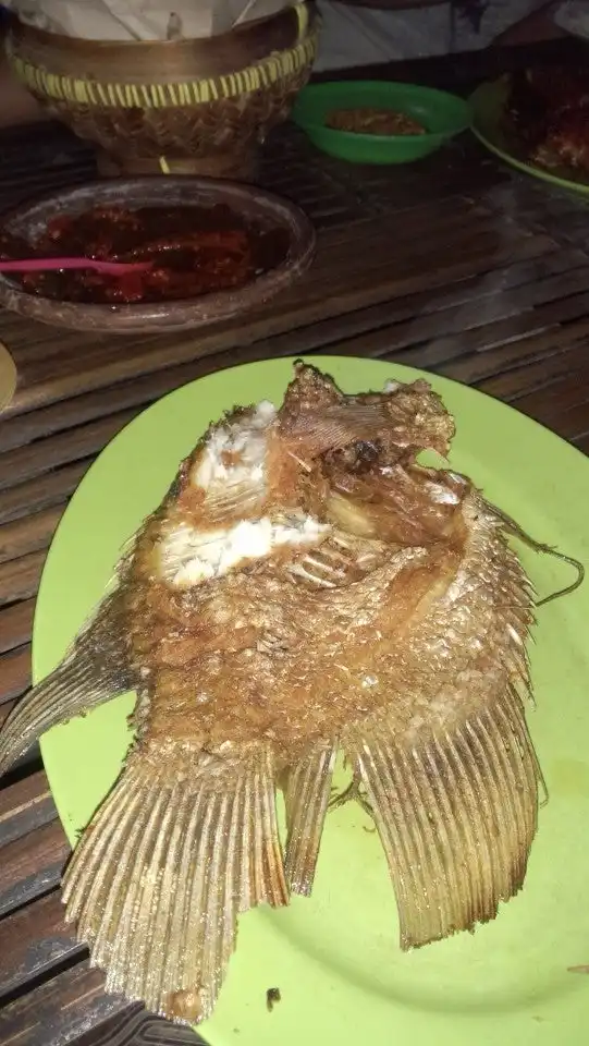 Gambar Makanan Lesehan Ikan Bakar Klotok 13