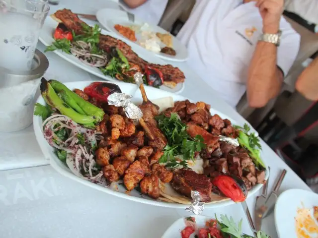 Harbi Adana Kebap & kaburga'nin yemek ve ambiyans fotoğrafları 5