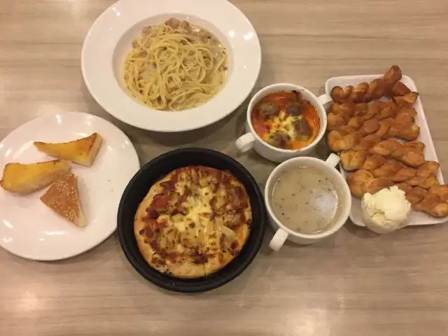 Pizza Hut Food Photo 6