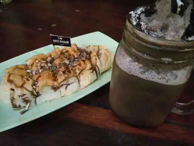 Gambar Makanan Roti Bakar Gula Batu 9