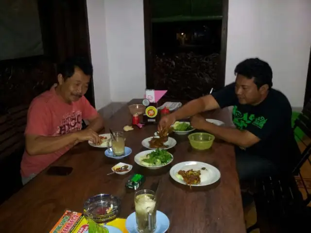 Gambar Makanan Ayam Kampung Goreng Mbah Karto Tembel 2 Bulakrejo 10