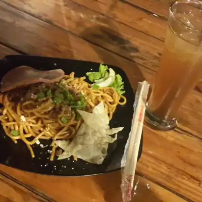 Mie Tomcat Bali