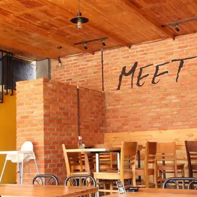 MEET UP Resto & Cafe