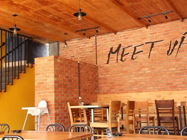 MEET UP Resto & Cafe
