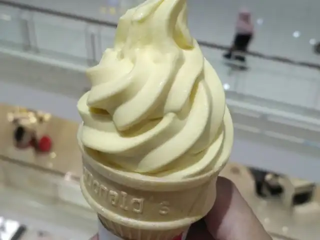 McDonald's Ice Cream Counter Food Photo 6