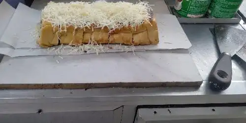 Roti Bakar Pak Abdul, Anggrek Rosliana