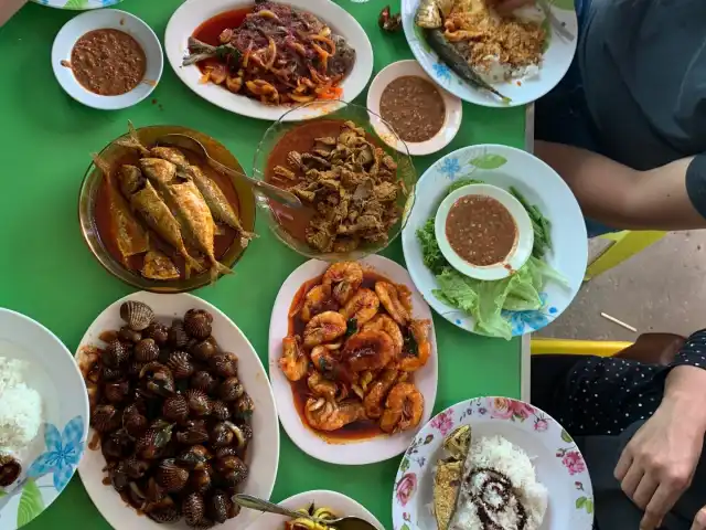 Kak Yang Gulai Panas Ikan Temenung Food Photo 8