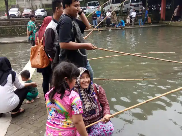 Gambar Makanan Lesehan & Kolam Pancing Agung Pacet 12