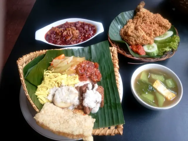 Gambar Makanan AyamGorengAroma-HotelAntara 4