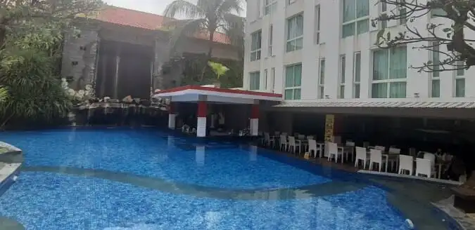 Laguna Pool Bar - Kuta Paradiso Hotel