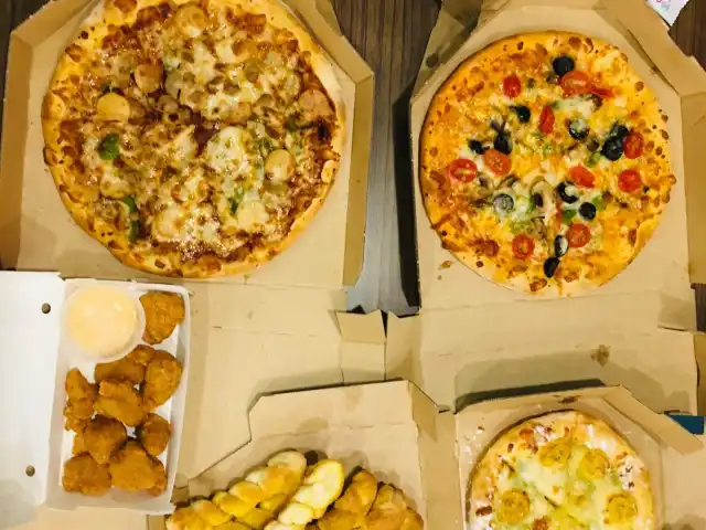 Domino's Pizza Food Photo 3