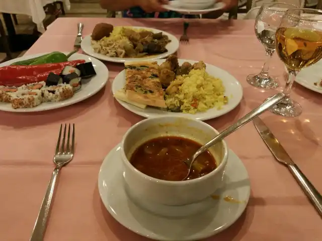 Padolia Main Restaurant'nin yemek ve ambiyans fotoğrafları 6