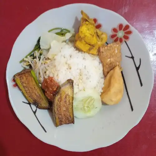 Gambar Makanan Nasi Pecel Mbok Farida, Linkungan Brak Utara Kantor Kecamatan Kalipuro 1