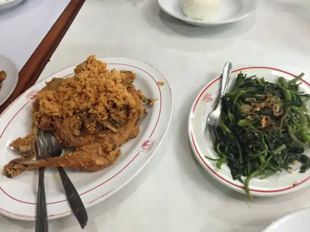 Gambar Makanan Ayam Goreng Ny. Suharti 11