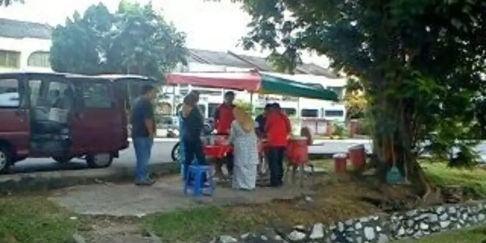 NASI LEMAK (IN FRONT OF SHELL) SS15