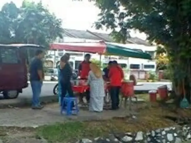 NASI LEMAK (IN FRONT OF SHELL) SS15 Food Photo 1