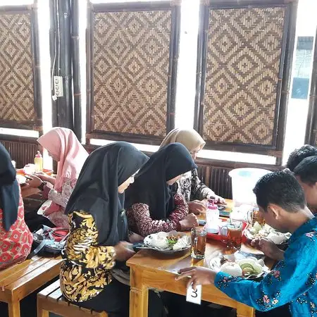 Gambar Makanan Soto Sapi Dan Penyetan Ngembik 5