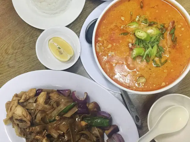 Som's Authentic Thai Cuisine - Little Bangkok Food Photo 13