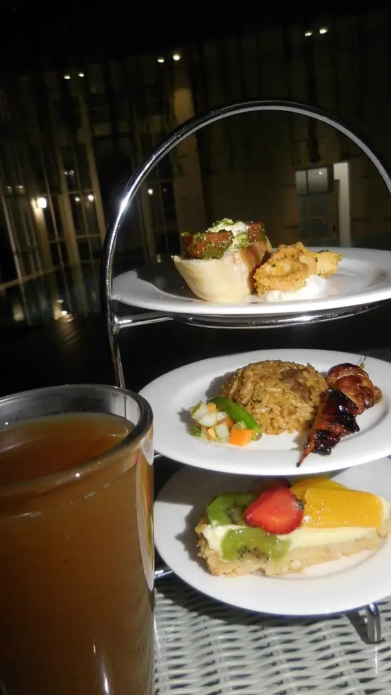 Gambar Makanan La Vue Rooftop Bar 9