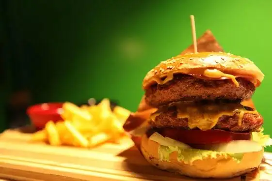Retro Burger'nin yemek ve ambiyans fotoğrafları 3