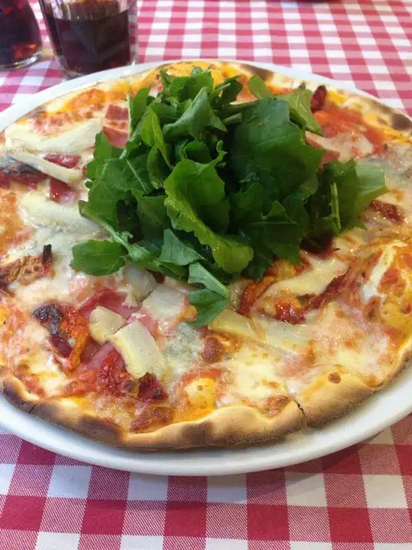Pizzeria 14'nin yemek ve ambiyans fotoğrafları 5