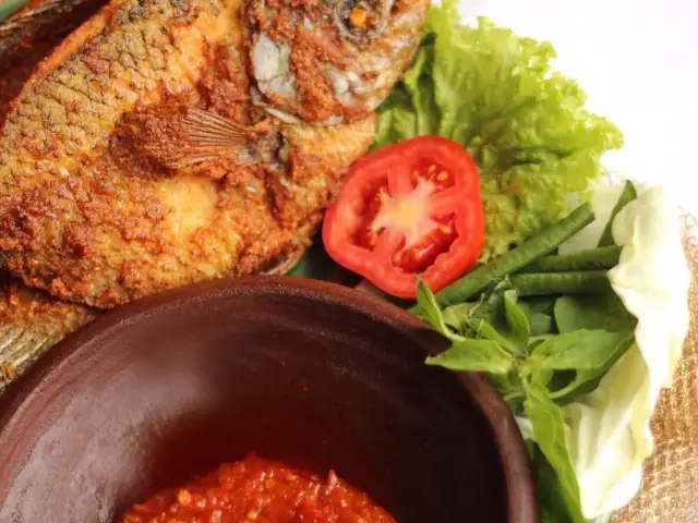 Gambar Makanan Ayam Goreng Sinar Pemuda Resto 2