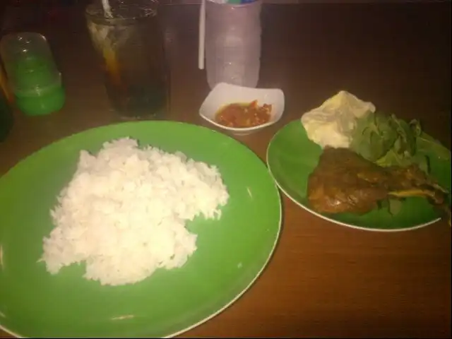 Gambar Makanan Bebek Goreng H. Slamet 9