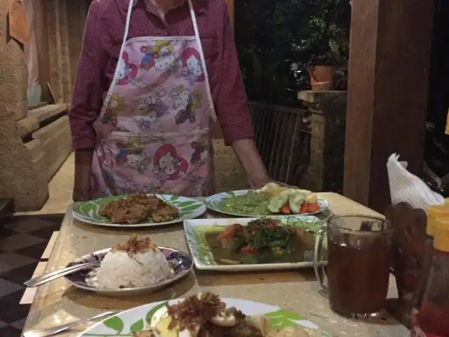 Gambar Makanan Ibu Putu's Warung 13