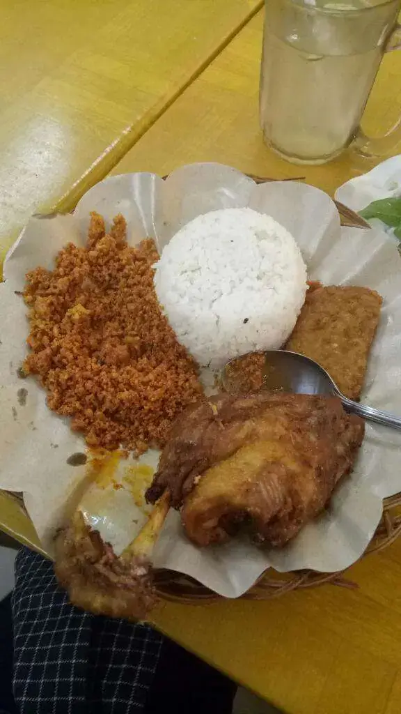 Gambar Makanan Bebek Goreng Kremes Monggo 13