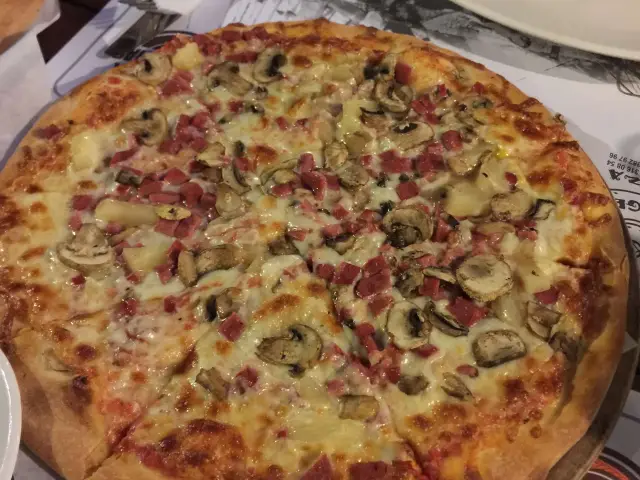 Sünger Pizza Restaurant'nin yemek ve ambiyans fotoğrafları 72