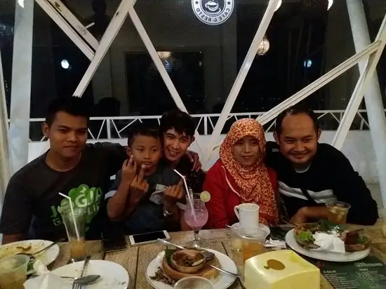 Gambar Makanan Dezzava cafe and Resto 14