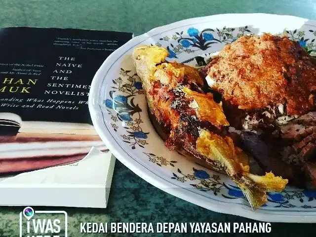 Kedai Bendera depan Yayasan Pahang Food Photo 1